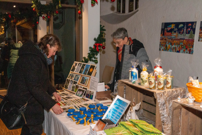 Geschenkeverkauf Adventsmarkt