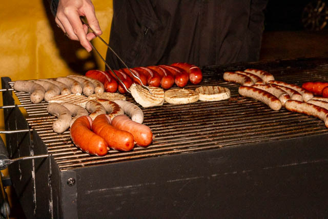 Grillen auf dem Adventsmarkt